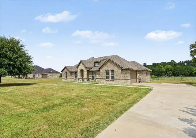 Photo 3 of Single family home for sale at 150 Private Road 7204, Wills Point, TX 75169 | MLS# 21355724 | Listing updated on 2026-08-12