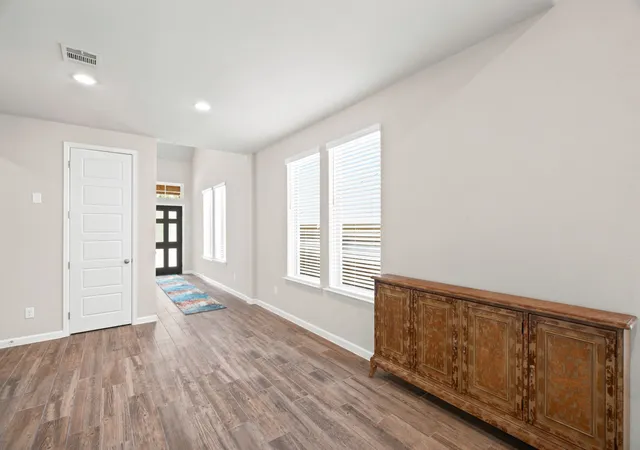 Photo 4 of Single family home for sale at 160 Pintail Ln, Rhome, TX 76078 | MLS# 21354802 | Listing updated on 2026-09-16