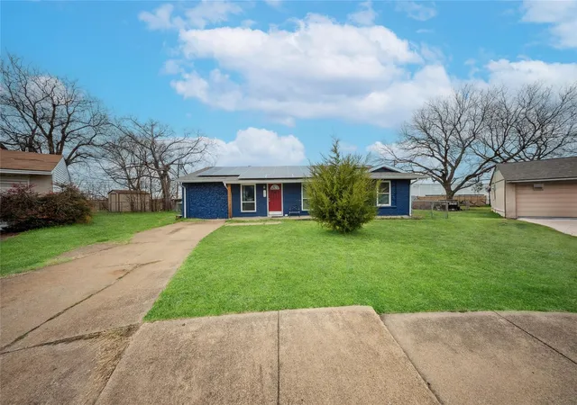 Photo 1 of Single family home for sale at 106 Glenview Pl, Hutchins, TX 75141 | MLS# 21355038 | Listing updated on 2026-08-20