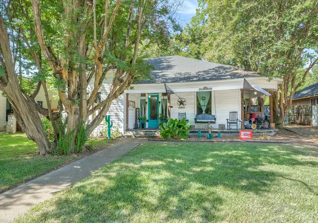 Photo 1 of Single family home for sale at 105 Johnson St, Terrell, TX 75160 | MLS# 21356038 | Listing updated on 2026-08-30