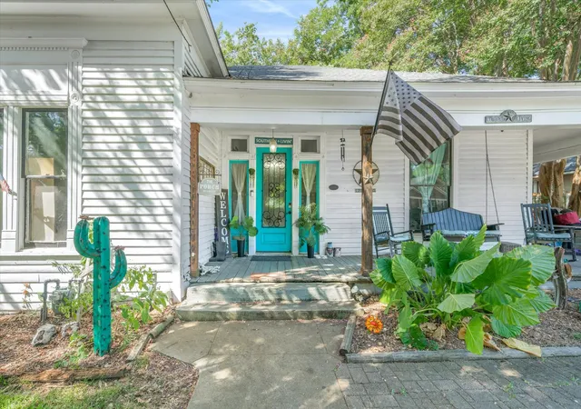 Photo 2 of Single family home for sale at 105 Johnson St, Terrell, TX 75160 | MLS# 21356038 | Listing updated on 2026-08-30