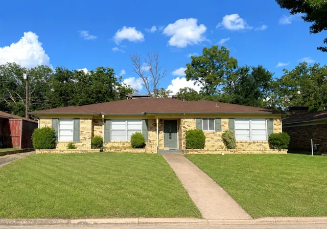 Photo 1 of Single family home for sale at 120 S Wood Ave, Denison, TX 75020 | MLS# 21356948 | Listing updated on 2026-10-05