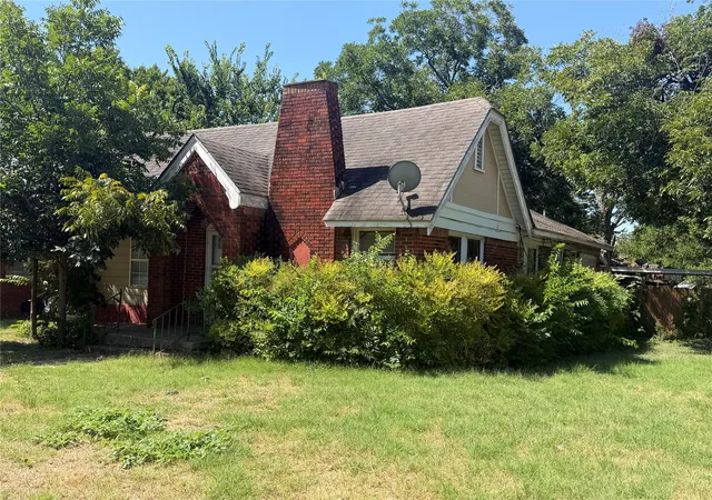 Photo 2 of Single family home for sale at 924 N 29th St, Waco, TX 76707 | MLS# 21357155 | Listing updated on 2026-08-27