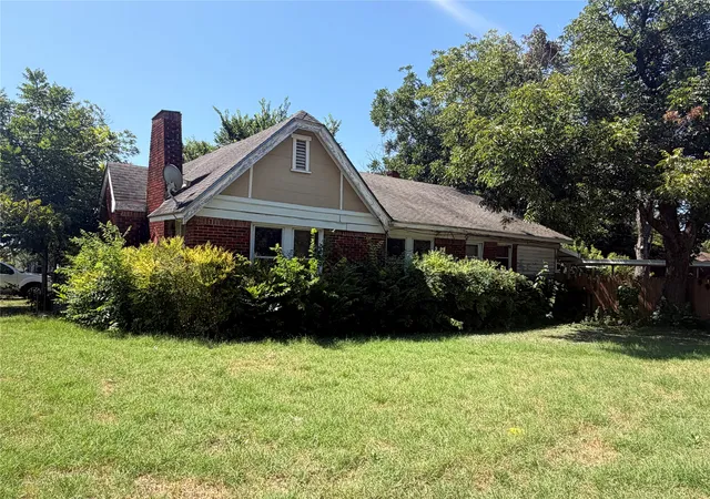 Photo 3 of Single family home for sale at 924 N 29th St, Waco, TX 76707 | MLS# 21357155 | Listing updated on 2026-08-27