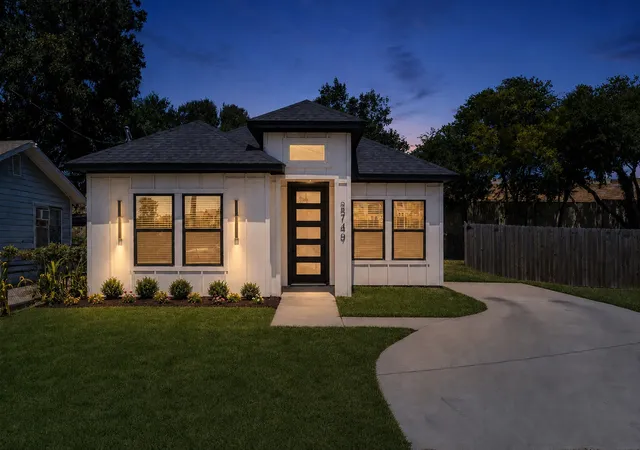 Photo 1 of Single family home for sale at 2749 Bethurum Ave, Dallas, TX 75215 | MLS# 21357077 | Listing updated on 2026-08-12