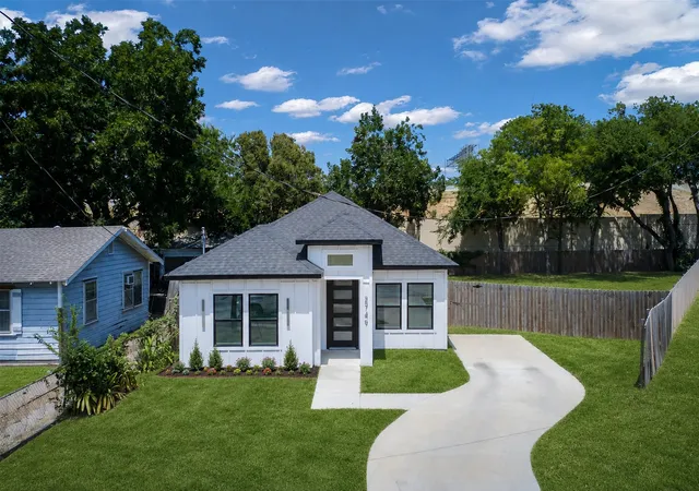 Photo 2 of Single family home for sale at 2749 Bethurum Ave, Dallas, TX 75215 | MLS# 21357077 | Listing updated on 2026-08-12