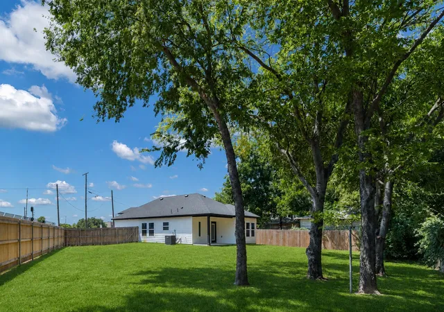 Photo 3 of Single family home for sale at 2749 Bethurum Ave, Dallas, TX 75215 | MLS# 21357077 | Listing updated on 2026-08-12