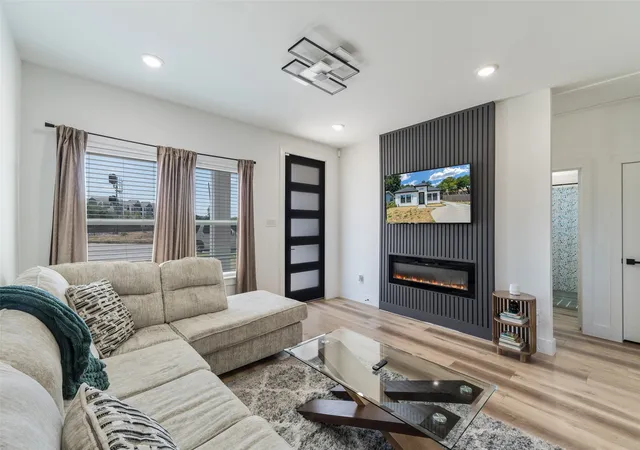 Photo 4 of Single family home for sale at 2749 Bethurum Ave, Dallas, TX 75215 | MLS# 21357077 | Listing updated on 2026-08-12
