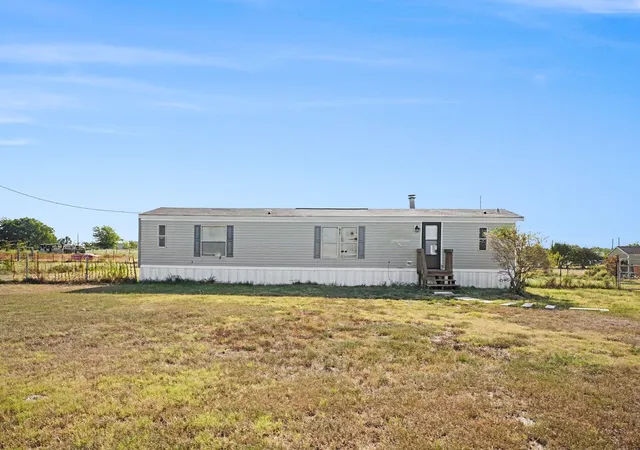 Photo 2 of Manufactured home for sale at 16274 Joshua Ln, Kemp, TX 75143 | MLS# 21355605 | Listing updated on 2026-08-31