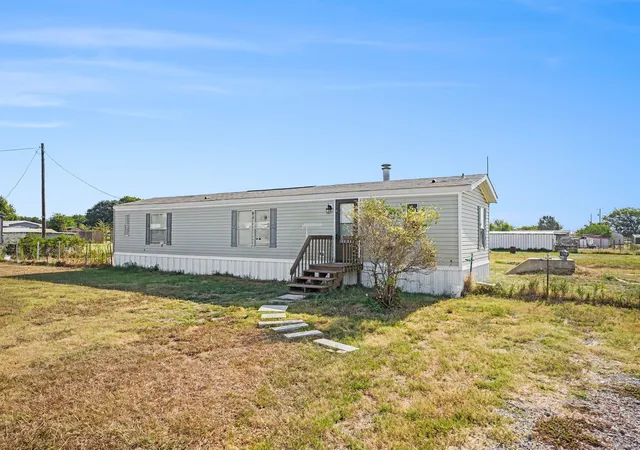 Photo 3 of Manufactured home for sale at 16274 Joshua Ln, Kemp, TX 75143 | MLS# 21355605 | Listing updated on 2026-08-31