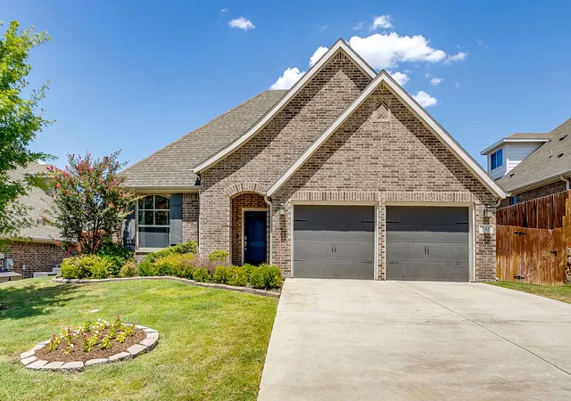Photo 1 of Sale Pending at 548 Inwood St, Fort Worth, TX 76126 | MLS# 21355280 | Listing updated on 2026-08-24