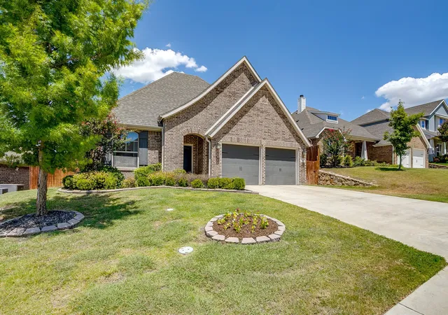 Photo 2 of Sale Pending at 548 Inwood St, Fort Worth, TX 76126 | MLS# 21355280 | Listing updated on 2026-08-24