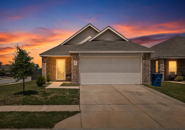 Photo 1 of Single family home for sale at 1600 Luke St, Ennis, TX 75119 | MLS# 21357218 | Listing updated on 2026-09-03