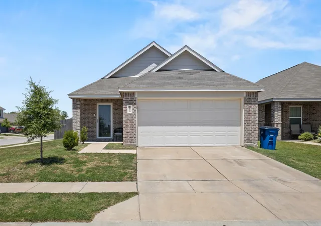 Photo 3 of Single family home for sale at 1600 Luke St, Ennis, TX 75119 | MLS# 21357218 | Listing updated on 2026-09-03