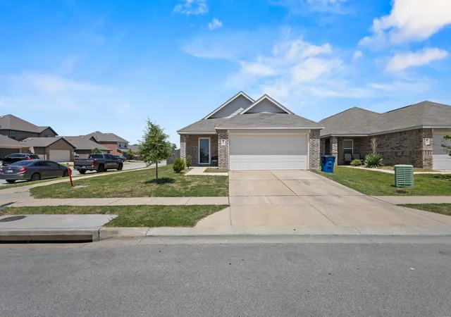 Photo 3 of Single family home for sale at 1600 Luke St, Ennis, TX 75119 | MLS# 21357218 | Listing updated on 2026-09-03