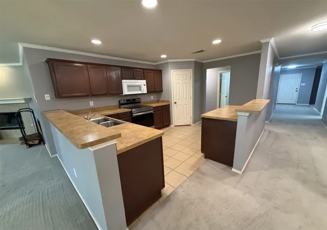 Photo 4 of Single family home for sale at 612 Stirrup Bar Dr, Fort Worth, TX 76179 | MLS# 21356637 | Listing updated on 2026-10-03