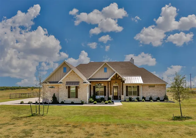 Photo 1 of Single family home for sale at 24 Dove Lndg, Valley View, TX 76272 | MLS# 21350956 | Listing updated on 2026-09-30