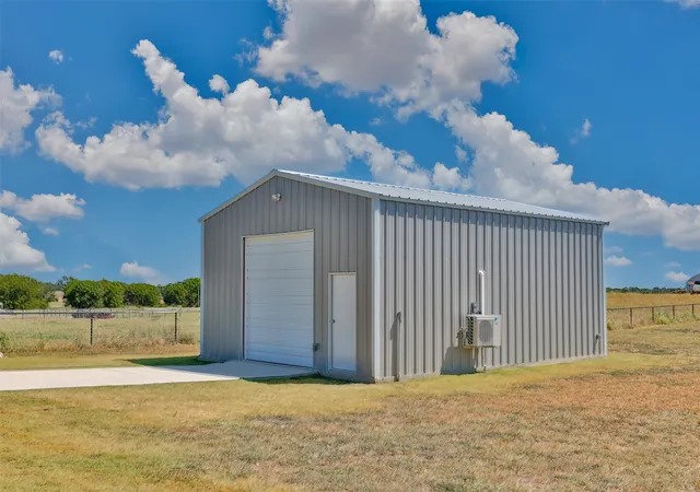 Photo 3 of Single family home for sale at 24 Dove Lndg, Valley View, TX 76272 | MLS# 21350956 | Listing updated on 2026-09-30