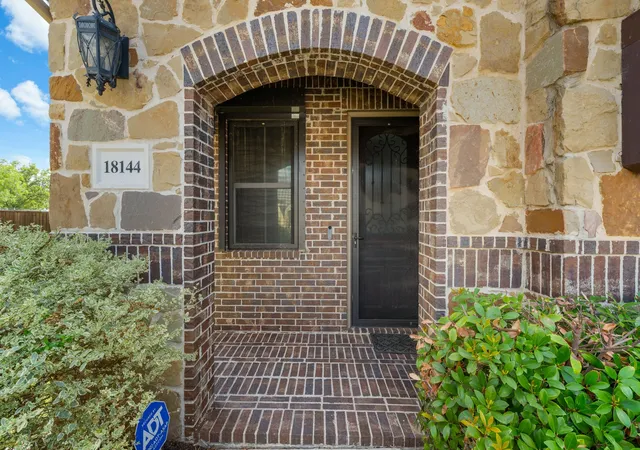 Photo 4 of Single family home for sale at 18144 Lakefront Ct, Forney, TX 75126 | MLS# 21355715 | Listing updated on 2026-09-24