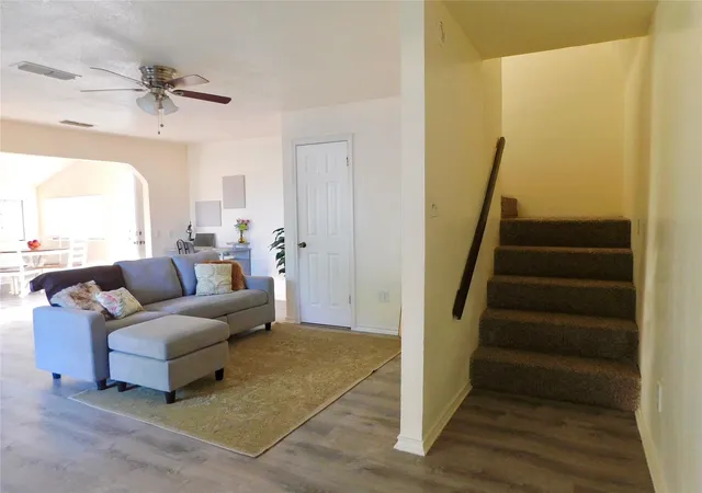 Photo 4 of Single family home for sale at 31 Rogers Cir, Krum, TX 76249 | MLS# 21356892 | Listing updated on 2026-08-12