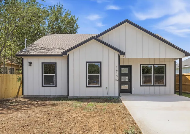 Photo 1 of Single family home for sale at 1613 1/2 2Nd St, Brownwood, TX 76801 | MLS# 21352575 | Listing updated on 2026-09-16