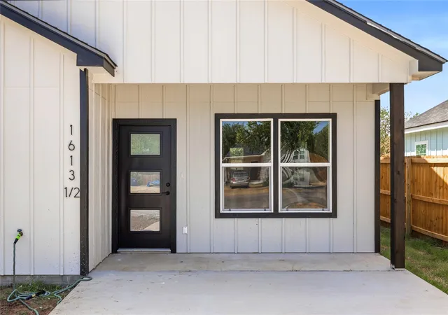 Photo 2 of Single family home for sale at 1613 1/2 2Nd St, Brownwood, TX 76801 | MLS# 21352575 | Listing updated on 2026-09-16