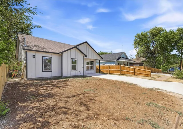 Photo 3 of Single family home for sale at 1613 1/2 2Nd St, Brownwood, TX 76801 | MLS# 21352575 | Listing updated on 2026-09-16