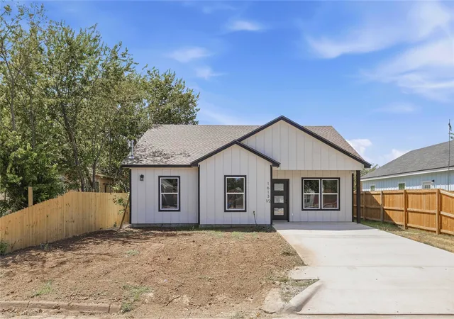 Photo 4 of Single family home for sale at 1613 1/2 2Nd St, Brownwood, TX 76801 | MLS# 21352575 | Listing updated on 2026-09-16