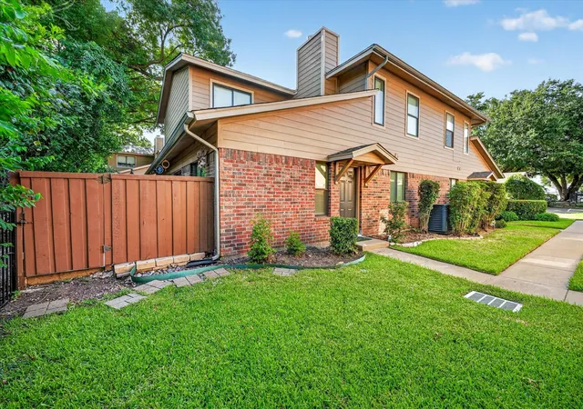 Photo 2 of Townhouse for sale at 5662 Cedar Creek Dr, Benbrook, TX 76109 | MLS# 21355120 | Listing updated on 2026-08-31