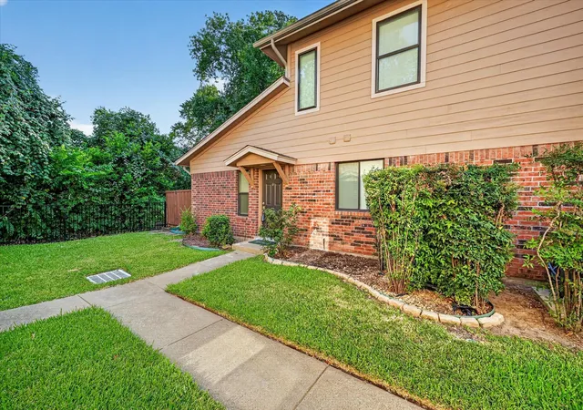 Photo 3 of Townhouse for sale at 5662 Cedar Creek Dr, Benbrook, TX 76109 | MLS# 21355120 | Listing updated on 2026-08-31