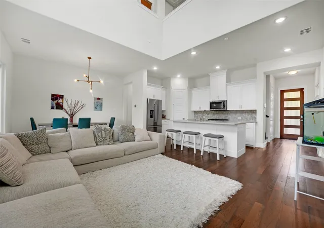 Photo 1 of Single family home for sale at 7880 Minglewood Ln, Dallas, TX 75231 | MLS# 21349722 | Listing updated on 2026-08-12