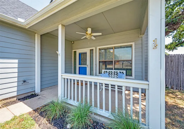 Photo 1 of Single family home for sale at 100 S Lakeview Dr, Lake Dallas, TX 75065 | MLS# 21331156 | Listing updated on 2026-08-28