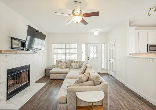 Photo 3 of Single family home for sale at 100 S Lakeview Dr, Lake Dallas, TX 75065 | MLS# 21331156 | Listing updated on 2026-08-28