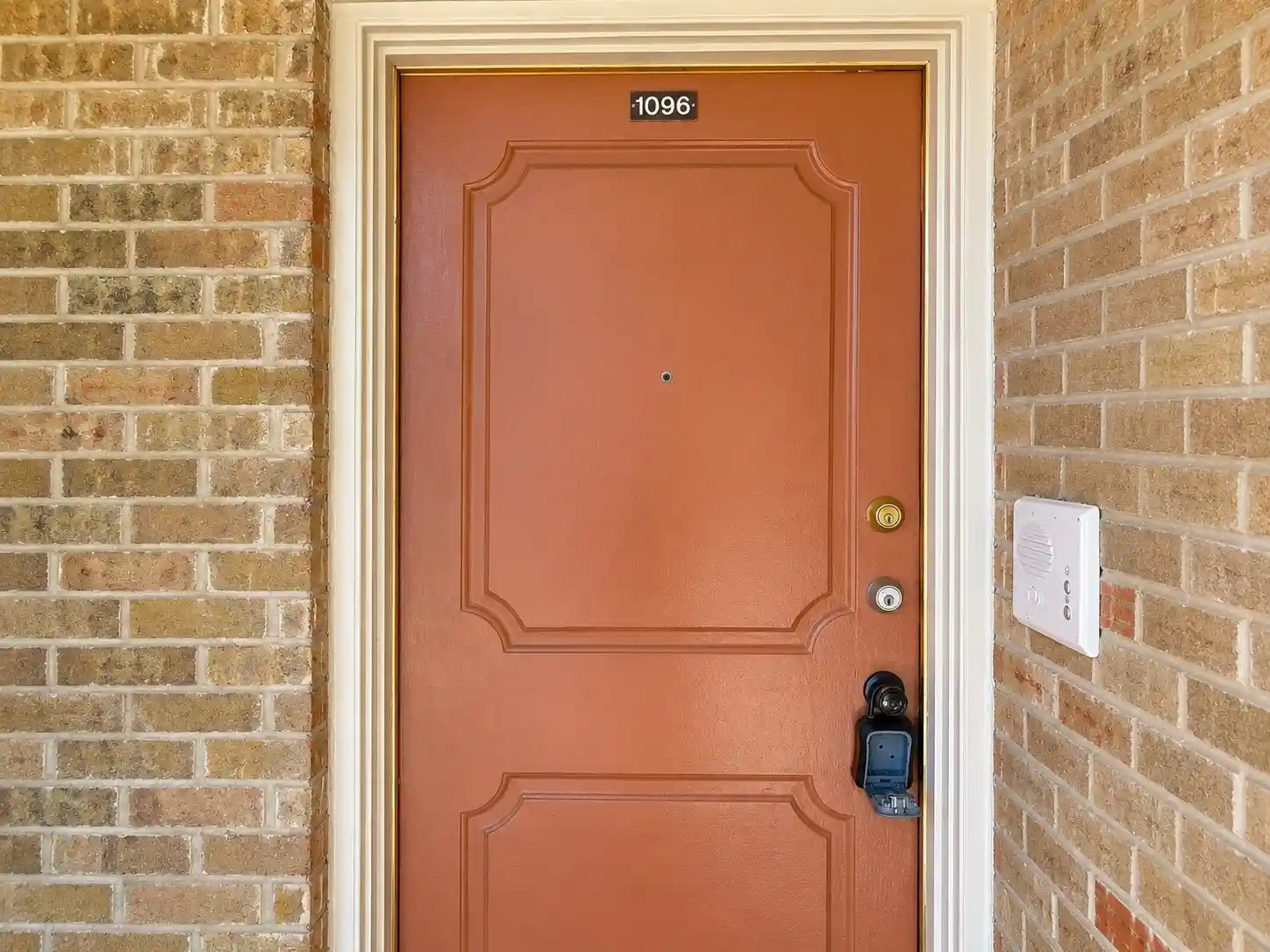Listing Photo 2 - Condo for sale in 15931 Stillwood St located at 15931 Stillwood St, Dallas, TX 75248 - Unit #1096