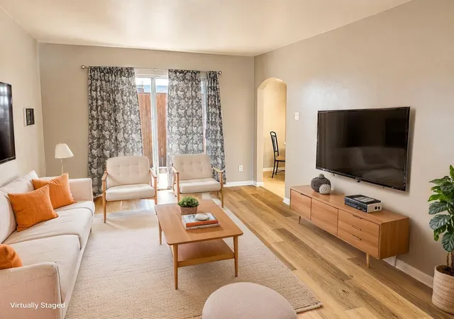 Listing Photo 3 - Condo for sale in building located at 15931 Stillwood St, Dallas, TX 75248 - Unit #1096