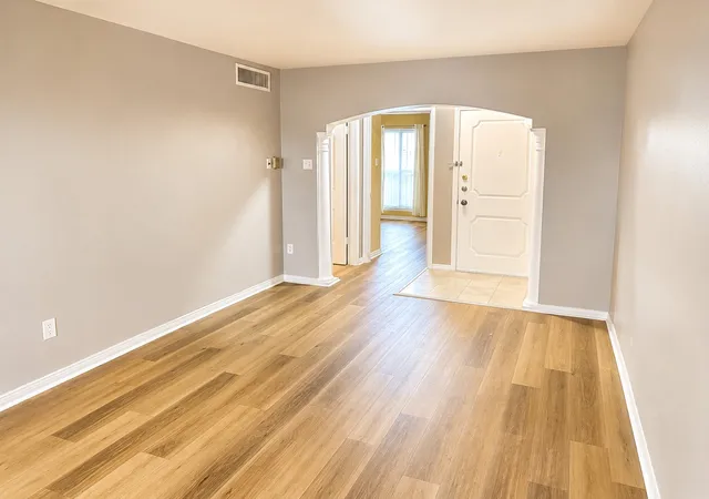 Listing Photo 4 - Condo for sale in building located at 15931 Stillwood St, Dallas, TX 75248 - Unit #1096