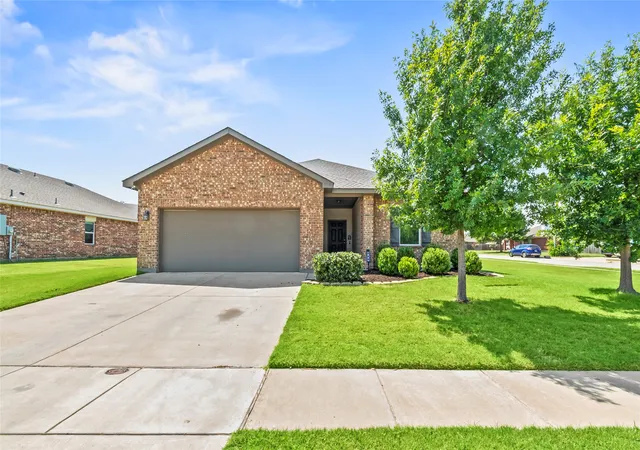 Photo 2 of Single family home for sale at 500 Swift Current Dr, Crowley, TX 76036 | MLS# 21355013 | Listing updated on 2026-08-12