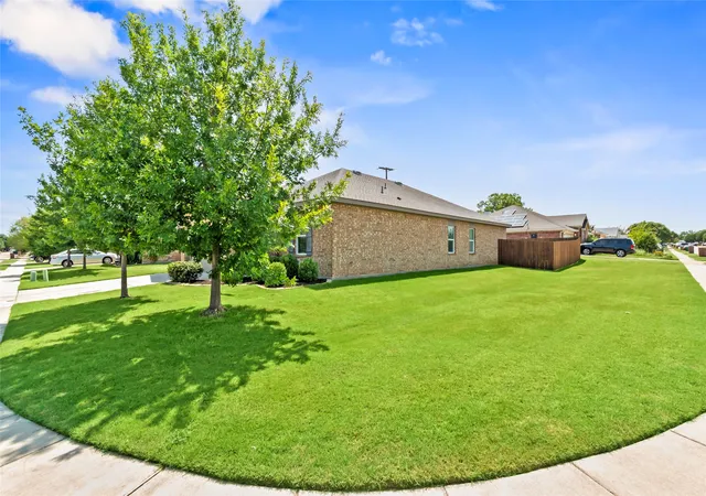 Photo 3 of Single family home for sale at 500 Swift Current Dr, Crowley, TX 76036 | MLS# 21355013 | Listing updated on 2026-08-12