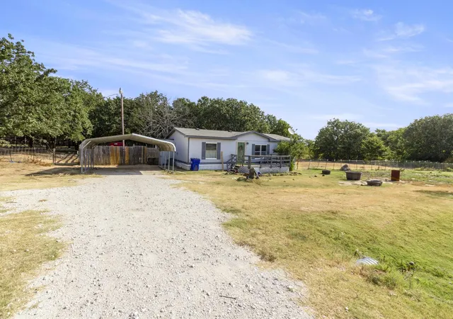 Photo 2 of Single family home for sale at 313 Hogan Ln, Whitesboro, TX 76273 | MLS# 21348731 | Listing updated on 2026-09-24