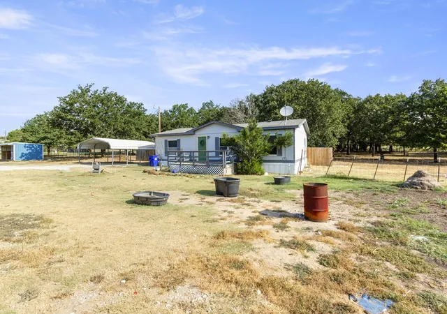 Photo 3 of Single family home for sale at 313 Hogan Ln, Whitesboro, TX 76273 | MLS# 21348731 | Listing updated on 2026-09-24