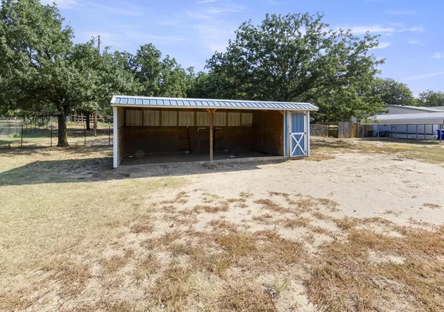 Photo 4 of Single family home for sale at 313 Hogan Ln, Whitesboro, TX 76273 | MLS# 21348731 | Listing updated on 2026-09-24