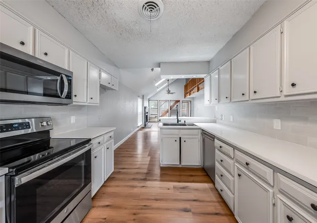 Photo 3 of Single family home for sale at 222 Gwendola Dr, Mc Kinney, TX 75071 | MLS# 21347194 | Listing updated on 2026-10-06