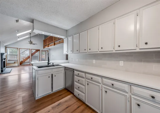 Photo 4 of Single family home for sale at 222 Gwendola Dr, Mc Kinney, TX 75071 | MLS# 21347194 | Listing updated on 2026-10-06