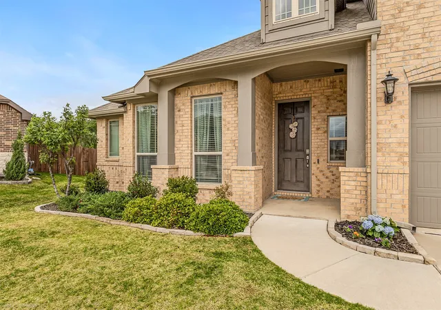 Photo 3 of Single family home for sale at 485 W Autumn Hill Blf, Lavon, TX 75166 | MLS# 21356096 | Listing updated on 2026-08-12