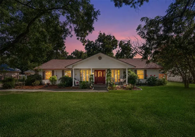 Photo 1 of Single family home for sale at 5110 Wedgefield Rd, Granbury, TX 76049 | MLS# 21353462 | Listing updated on 2026-10-07