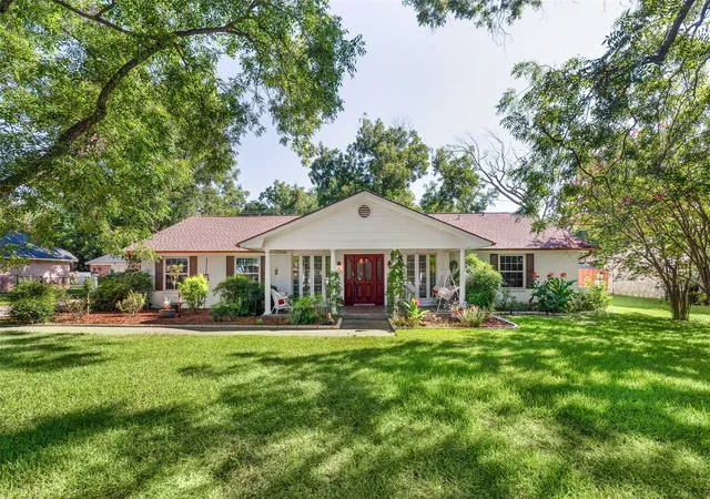 Photo 2 of Single family home for sale at 5110 Wedgefield Rd, Granbury, TX 76049 | MLS# 21353462 | Listing updated on 2026-10-07