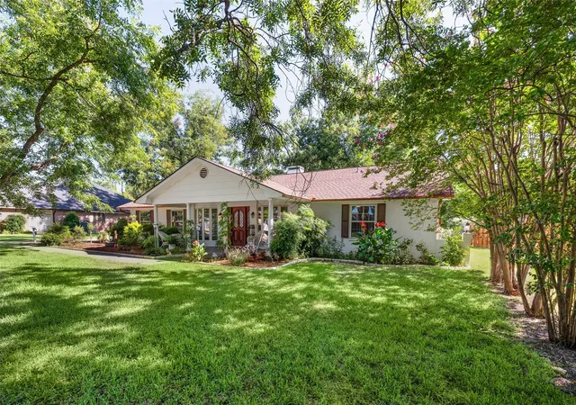 Photo 3 of Single family home for sale at 5110 Wedgefield Rd, Granbury, TX 76049 | MLS# 21353462 | Listing updated on 2026-10-07