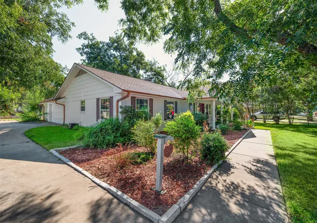 Photo 4 of Single family home for sale at 5110 Wedgefield Rd, Granbury, TX 76049 | MLS# 21353462 | Listing updated on 2026-10-07