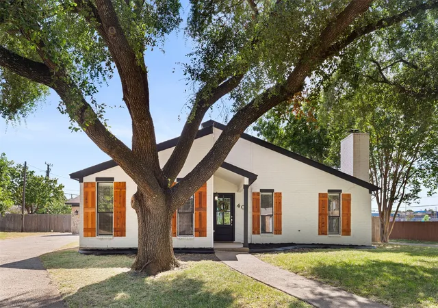 Photo 2 of Single family home for sale at 401 Lindenwood Ln W, Hewitt, TX 76643 | MLS# 21357379 | Listing updated on 2026-10-05
