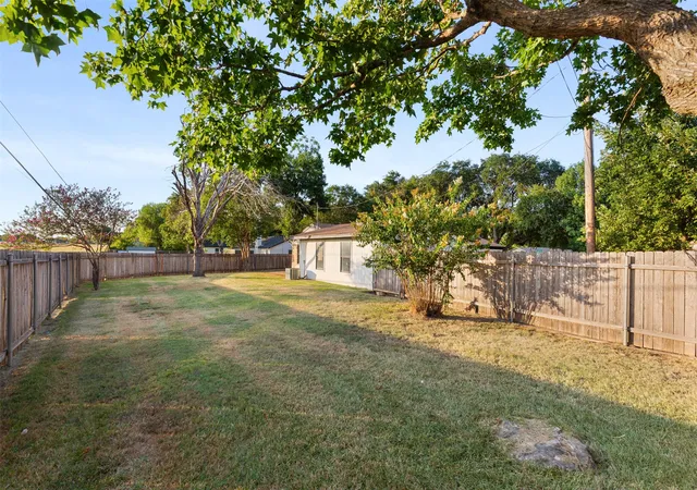 Photo 40 of Single family home for sale at 401 Lindenwood Ln W, Hewitt, TX 76643 | MLS# 21357379 | Listing updated on 2026-10-05